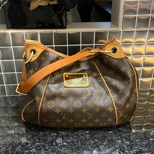 Louis Vuitton Monogram Canvas Galliera Pm Hobo Pm Handbag